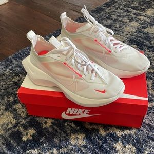 NIKE Vista Lite White/Laser Crimson SZ9~ Worn Only Once and Comes With the Box!